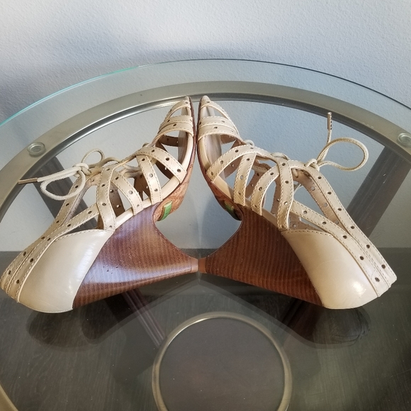 L.A.M.B by Gwen Stefani 90s Y2K Lace Up Tan Leather Heels Size 6 - Picture 6 of 13